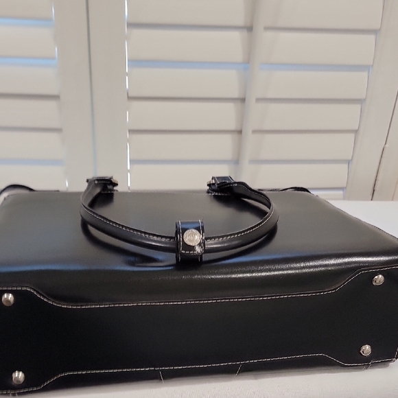 McKlein Sleek Black Leather Briefcase/Laptop Bag - Picture 10 of 11
